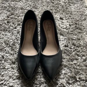 Ultimate black leather comfort collection clark’s short heels!